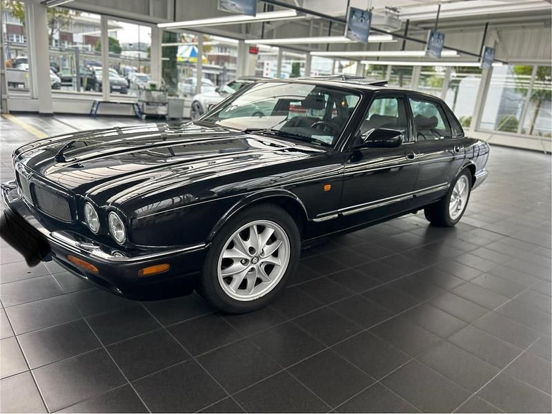 Schwarz Gebraucht 1998 Jaguar XJR Limousine | 6.950 € (Fairer Preis) - Bild 1/4