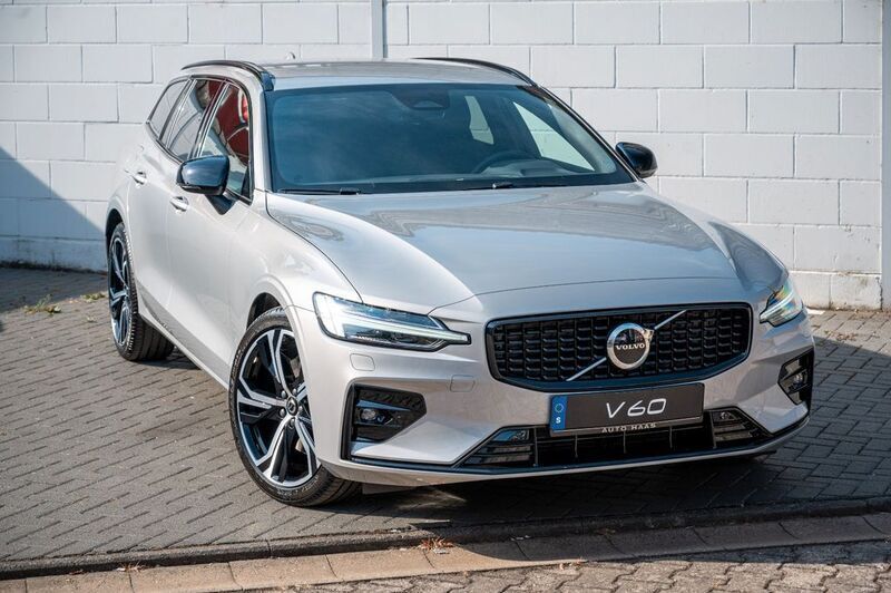 Gebraucht Volvo V60 Plus 197 PS (144 kW) 2022 Silver dawn / metallic Kombi