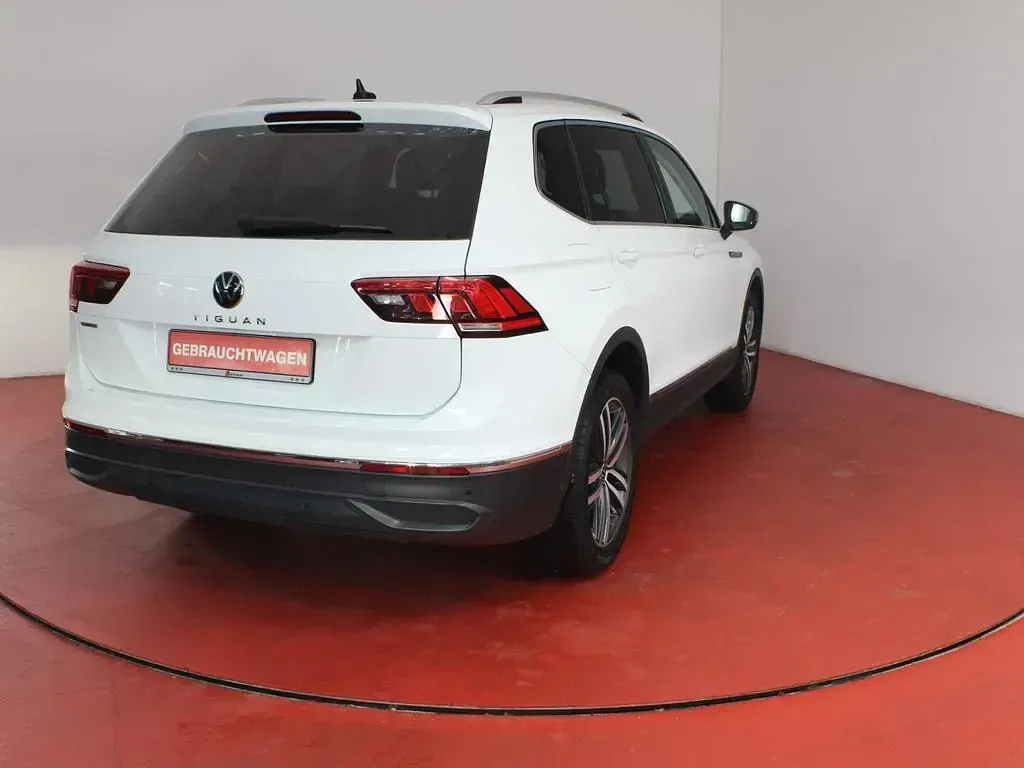 Gebraucht VW Tiguan Allspace Life 150 PS (110 kW) 2022 Weiß SUV
