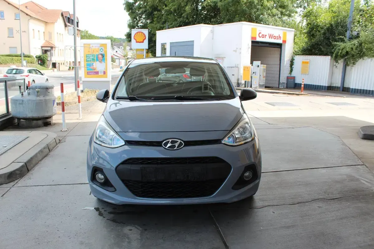 Gebraucht Hyundai i10 67 PS (49 kW) 2014 Grau Kleinwagen
