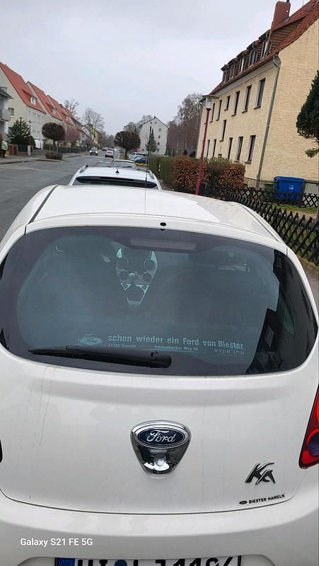 Gebraucht Ford Ka 69 PS (50 kW) 2015 Weiß Kleinwagen