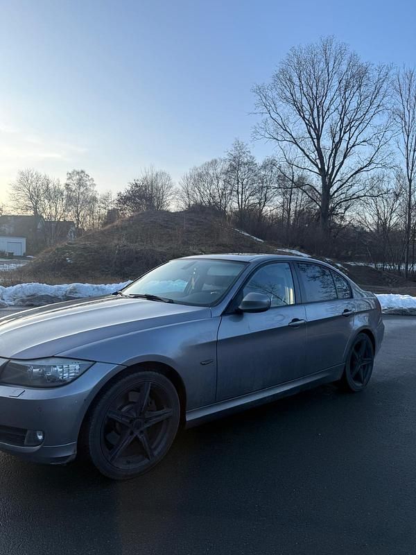 Gebraucht BMW 325 280 PS (205 kW) 2010 Grau Limousine