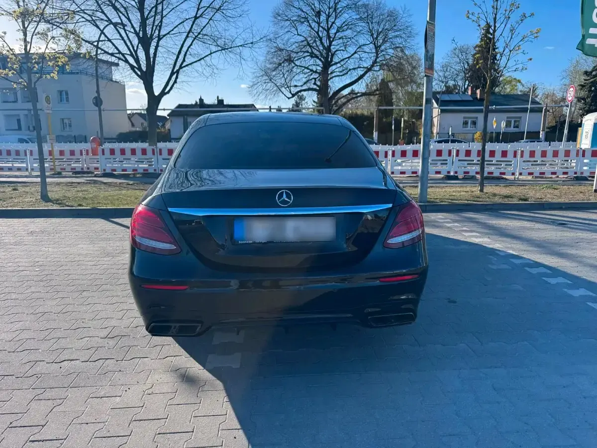 Gebraucht Mercedes E350 258 PS (189 kW) 2018 Schwarz Limousine