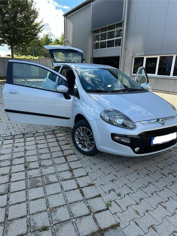 Grau Gebraucht 2011 Fiat Punto Kleinwagen | 3.100 € (Fairer Preis) - Bild 1/4