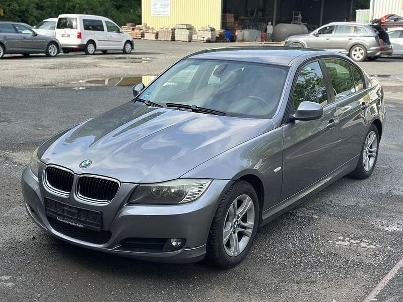 Grau Gebraucht 2009 BMW 318 Comfort Edition Limousine | 5.590 € (Etwas zu teuer) - Bild 1/4