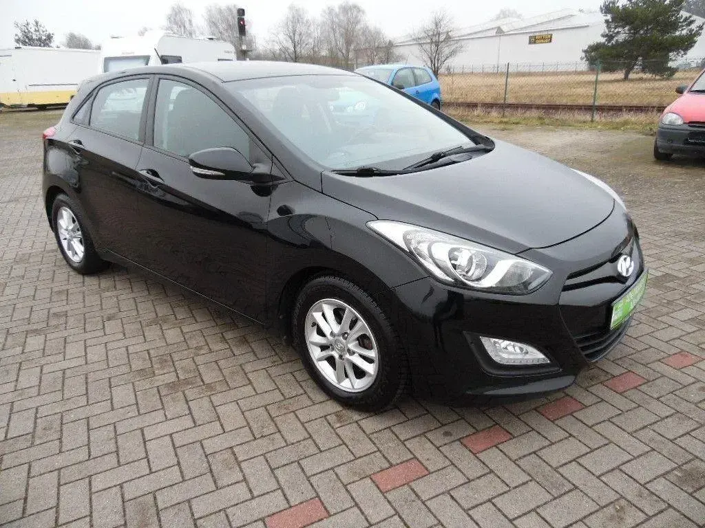 Gebraucht Hyundai i30 Trend 110 PS (80 kW) 2013 Schwarz Limousine