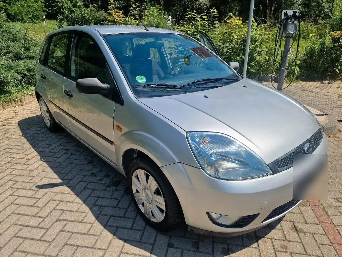 Gebraucht Ford Fiesta 80 PS (58 kW) 2004 Silber Kleinwagen