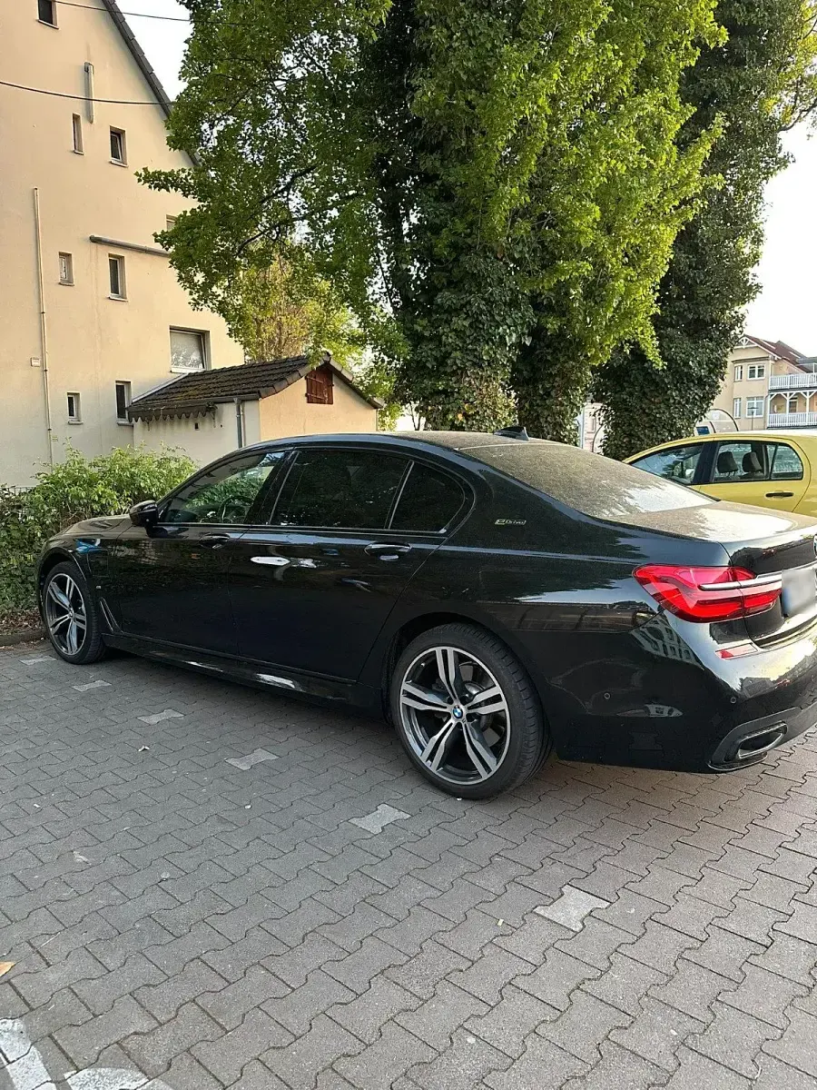 Gebraucht BMW 740 M Sport 258 PS (189 kW) 2018 Schwarz Limousine