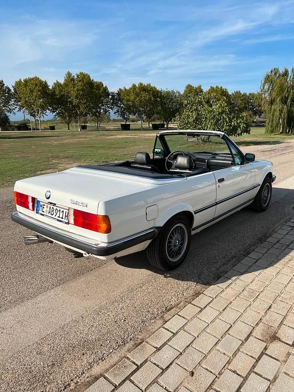 Gebraucht BMW 325 171 PS (125 kW) 1989 Weiß Cabrio
