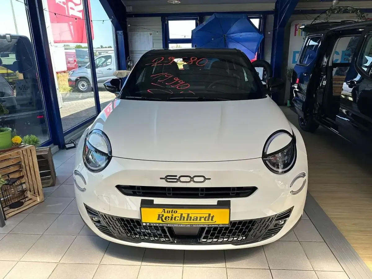 Neu Fiat 600 Street 101 PS (74 kW) 2026 Weiß SUV