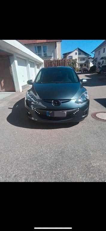 Grau Gebraucht 2012 Mazda 2 Edition Kleinwagen | 5.999 € (Etwas zu teuer) - Bild 1/4