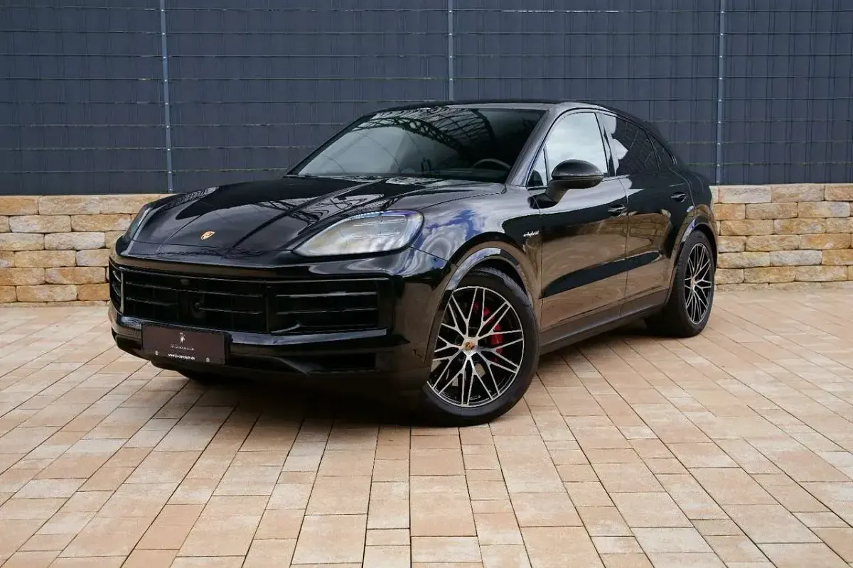Gebraucht Porsche Cayenne 519 PS (381 kW) 2025 Chromitschwarzmetallic SUV