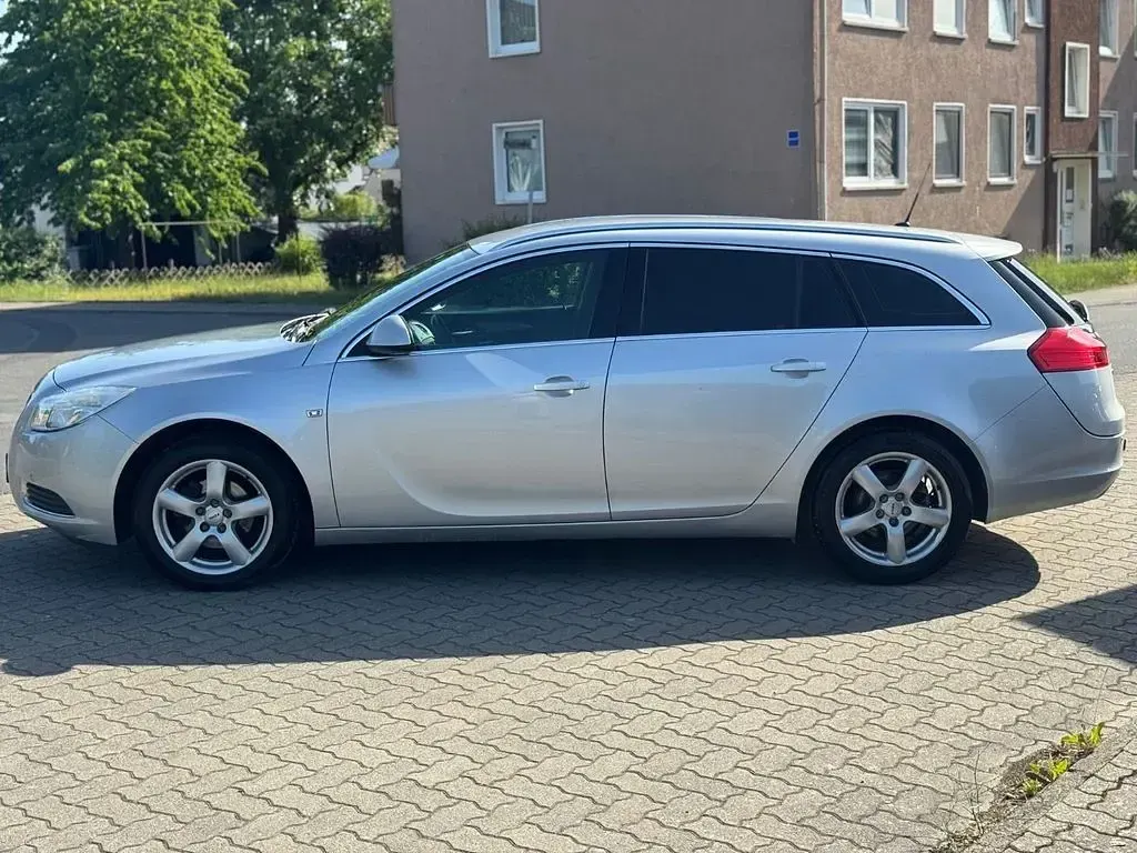 Gebraucht Opel Insignia 140 PS (102 kW) 2009 Silber Kombi