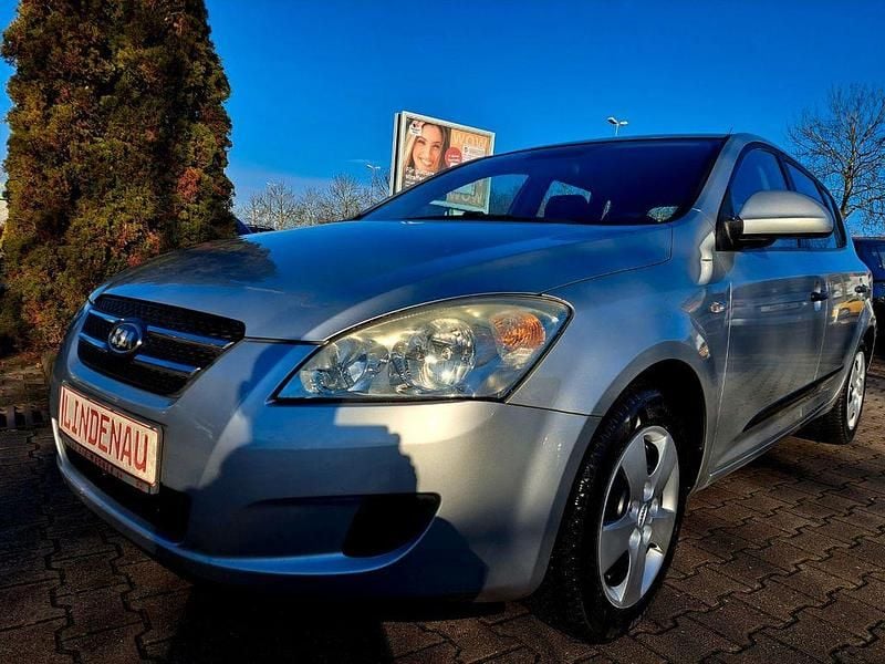 Silber Gebraucht 2008 Kia Ceed LX Kleinwagen | 1.199 € (Guter Preis) - Bild 1/4