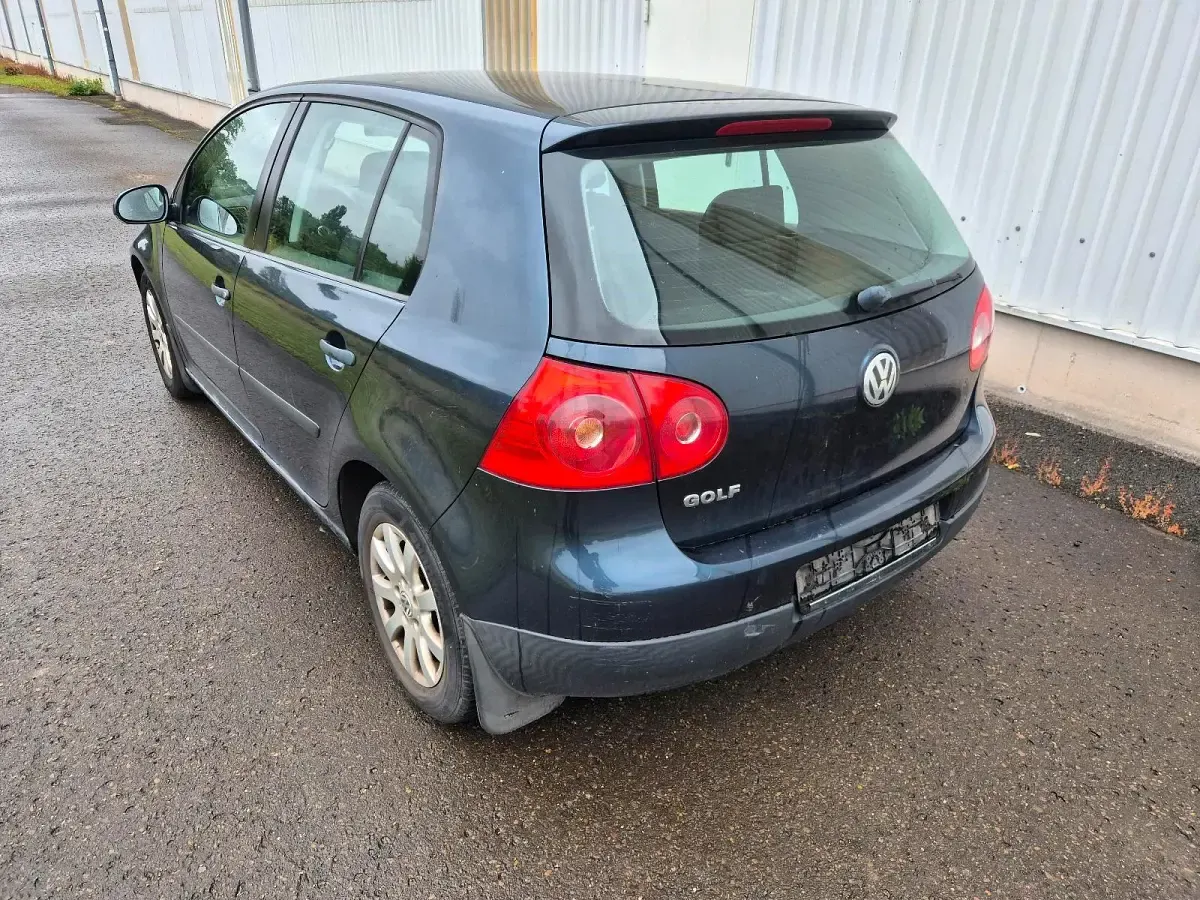 Gebraucht VW Golf V 102 PS (75 kW) 2004 Blau Kleinwagen