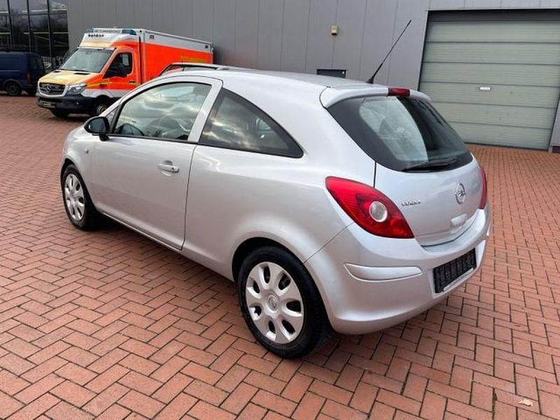 Gebraucht Opel Corsa Edition 80 PS (58 kW) 2009 Starsilber/silver iii (metallic) Kleinwagen