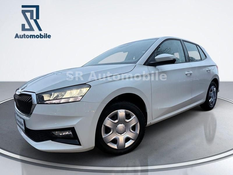 Bila candy/candyweiss Gebraucht 2024 Skoda Fabia Selection Kleinwagen | 14.990 € (Superpreis) - Bild 1/4