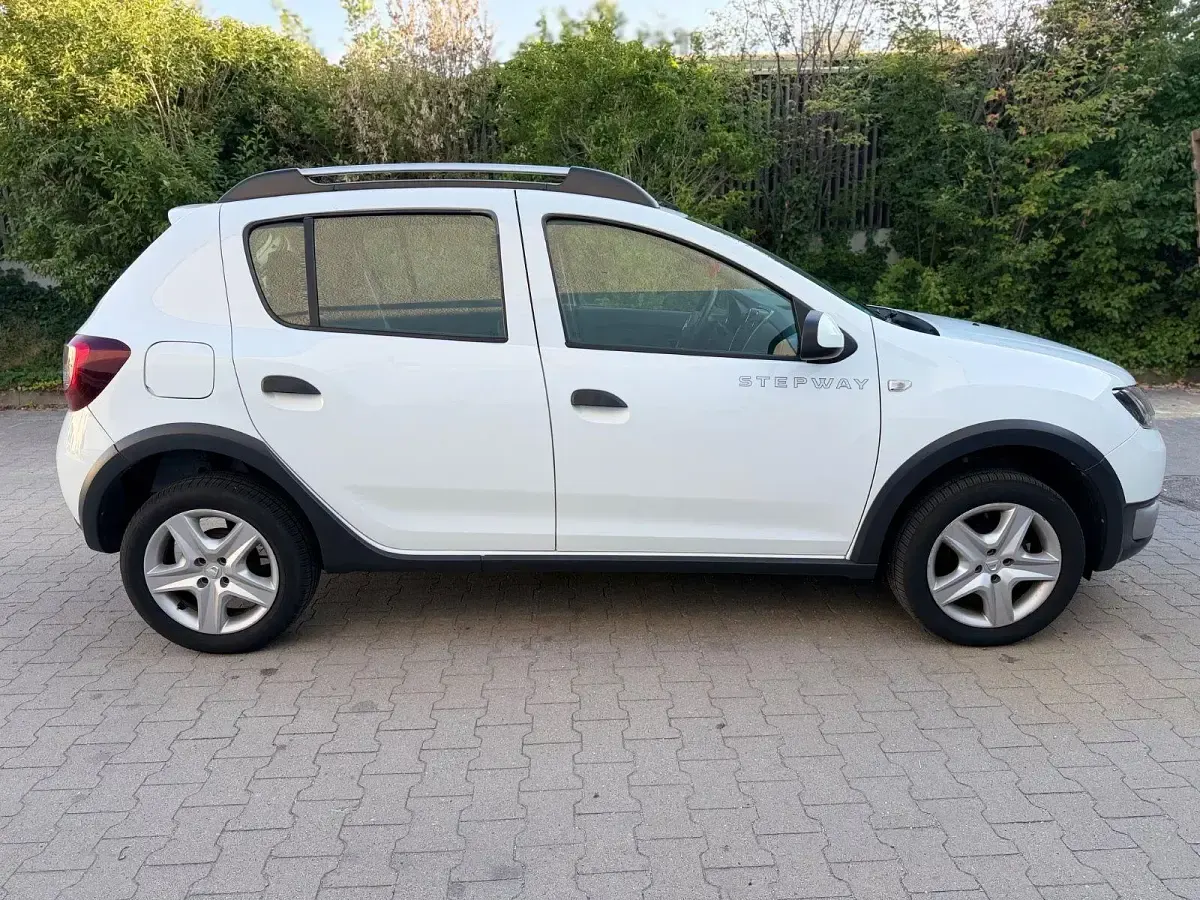 Gebraucht Dacia Sandero Stepway 90 PS (66 kW) 2016 Weiß Limousine