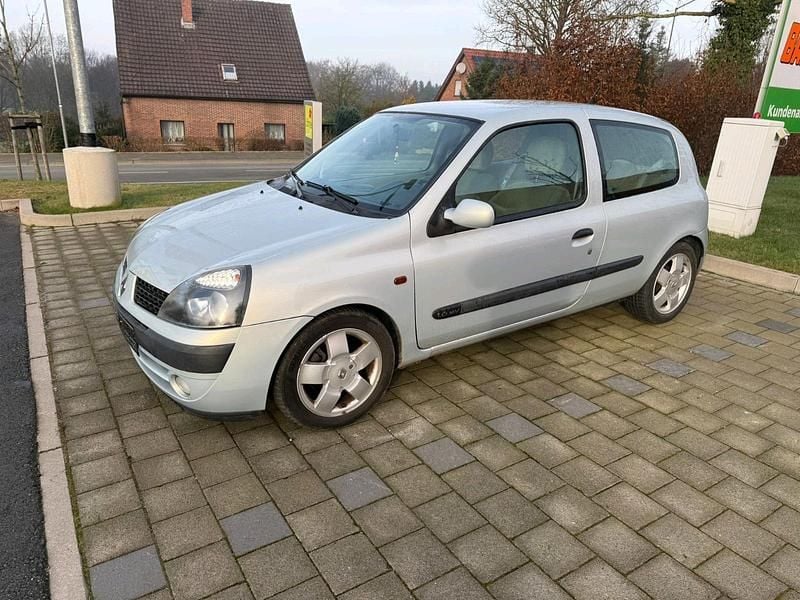 Gebraucht Renault Clio II 107 PS (78 kW) 2002 Silber Kleinwagen