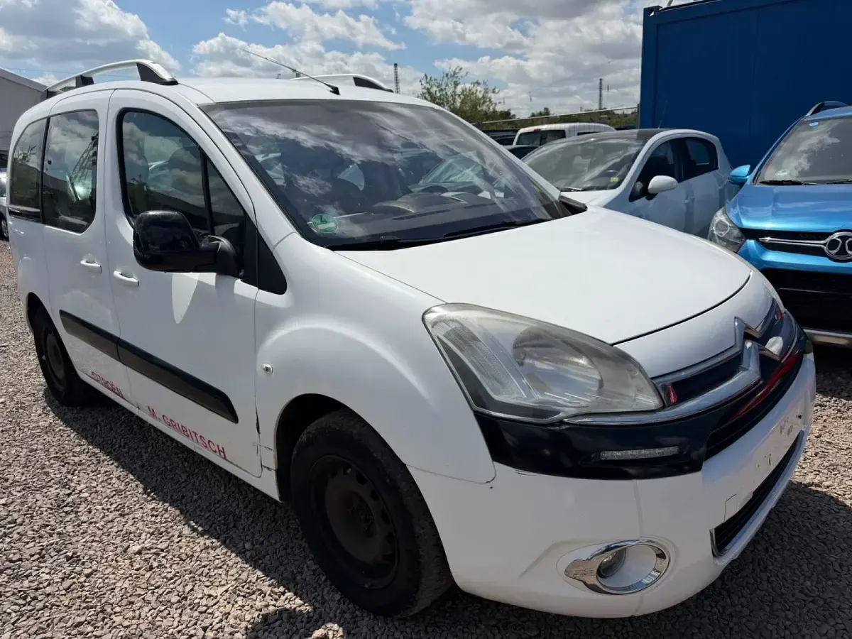 Gebraucht Citroën Berlingo SELECTION 92 PS (67 kW) 2013 Weiß Van / Kleinbus