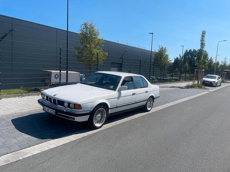 Weiß Gebraucht 1990 BMW 735 Limousine | 10.999 € - Bild 1/4