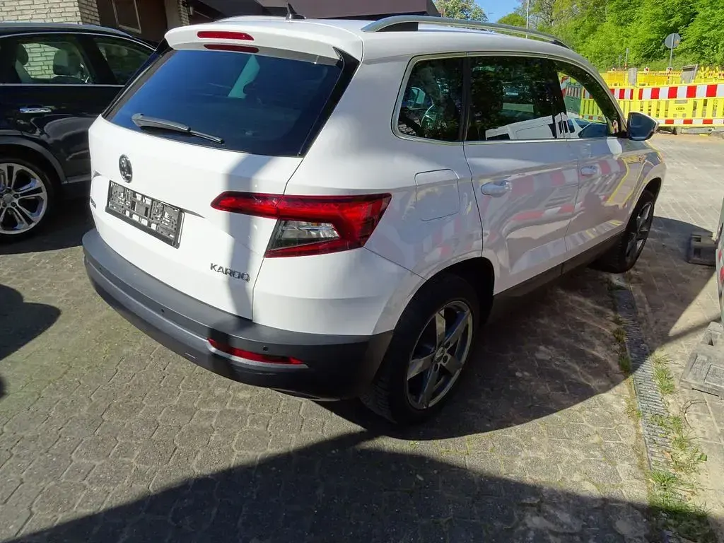 Gebraucht Skoda Karoq Ambition 150 PS (110 kW) 2019 Weiß SUV