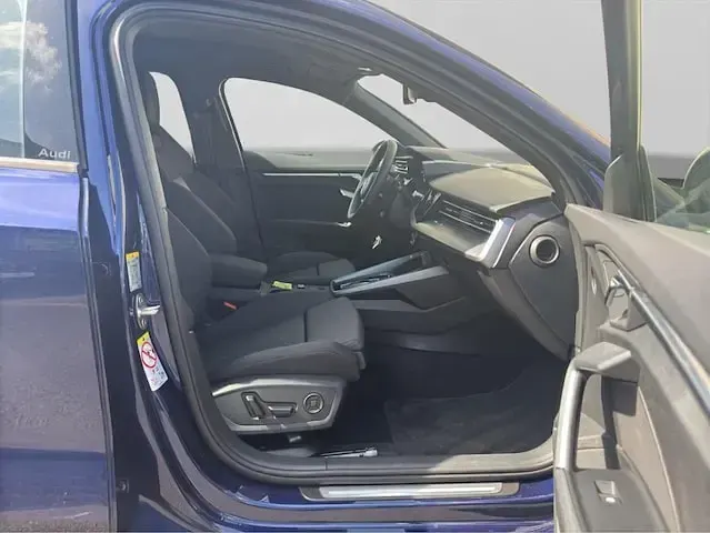 Gebraucht Audi A3 Sportback e-tron Advanced Plus 204 PS (150 kW) 2025 Navarrablau metallic Kleinwagen
