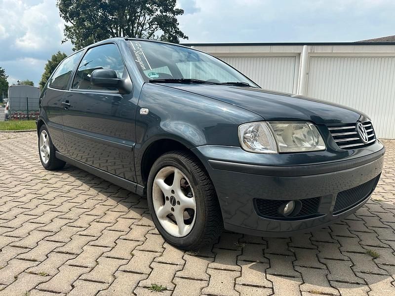 Grau Gebraucht 2000 VW Polo Kleinwagen | 1.000 € (Guter Preis) - Bild 1/4