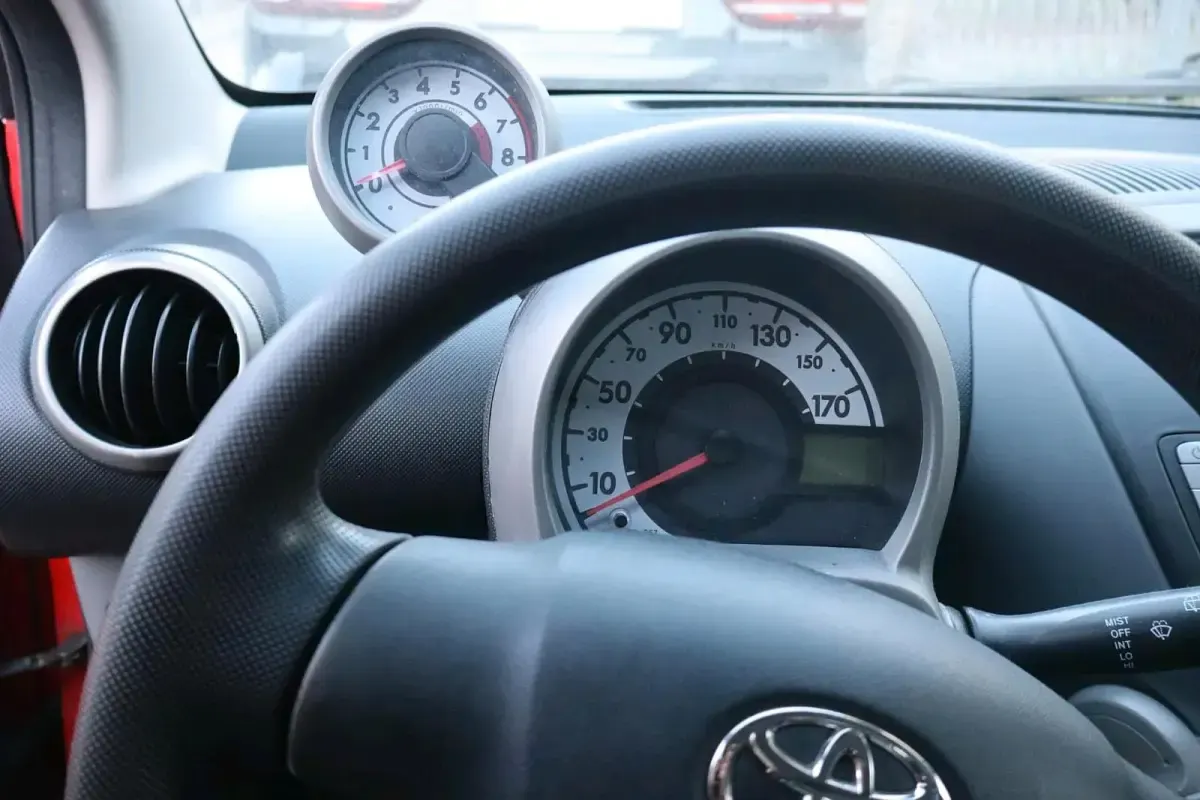 Second-hand Toyota Aygo 68 CP (50 kW) 2009 Roșu Hatchback
