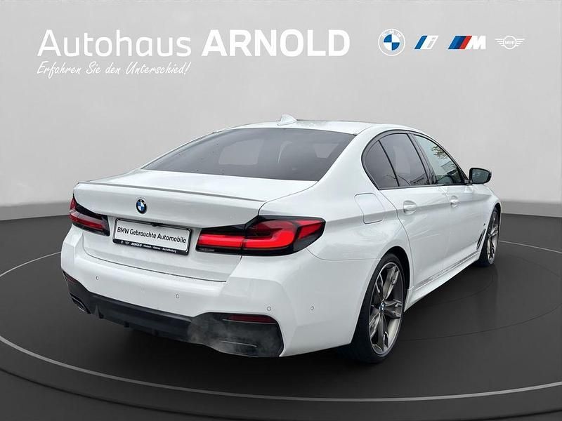 Używany BMW M550 Performance 530 KM (389 kW) 2023 Biały Sedan/Limuzyna