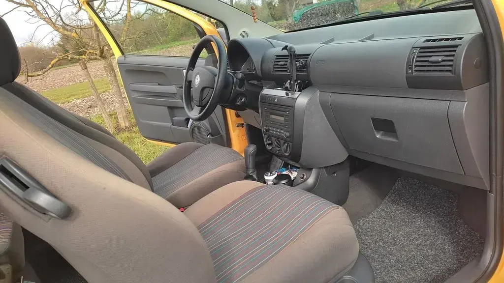 Second-hand VW Fox 75 CP (55 kW) 2007 Galben Hatchback