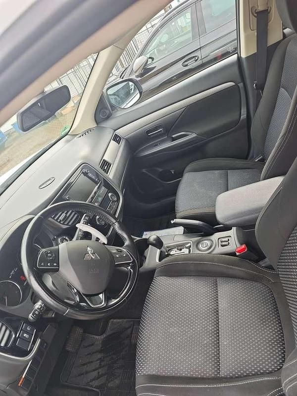 Gebraucht Mitsubishi Outlander 150 PS (110 kW) 2016 Weiß SUV