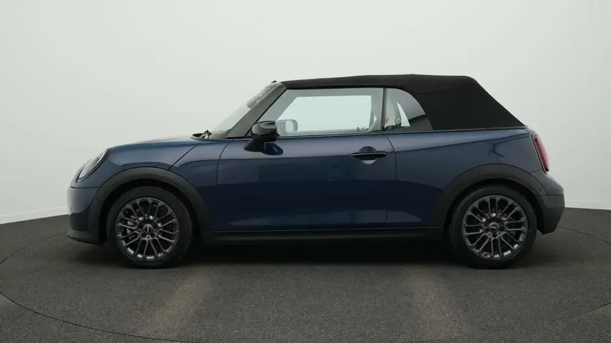 Gebraucht Mini Cooper Cabriolet Favoured 163 PS (119 kW) 2025 Blau Cabrio