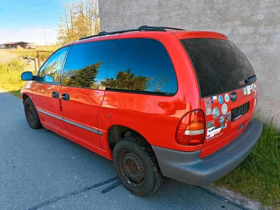 Gebraucht Chrysler Voyager 150 PS (110 kW) 2000 Rot Van / Kleinbus