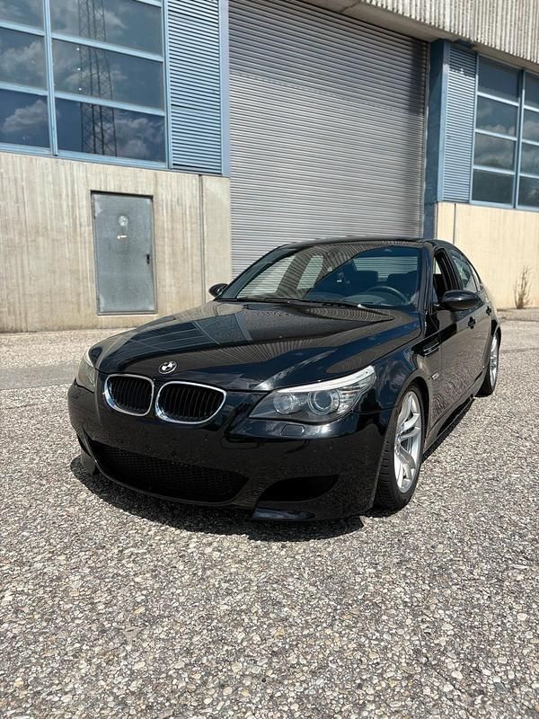 Schwarz Gebraucht 2005 BMW M5 Sport Line Limousine | 30.900 € - Bild 1/4