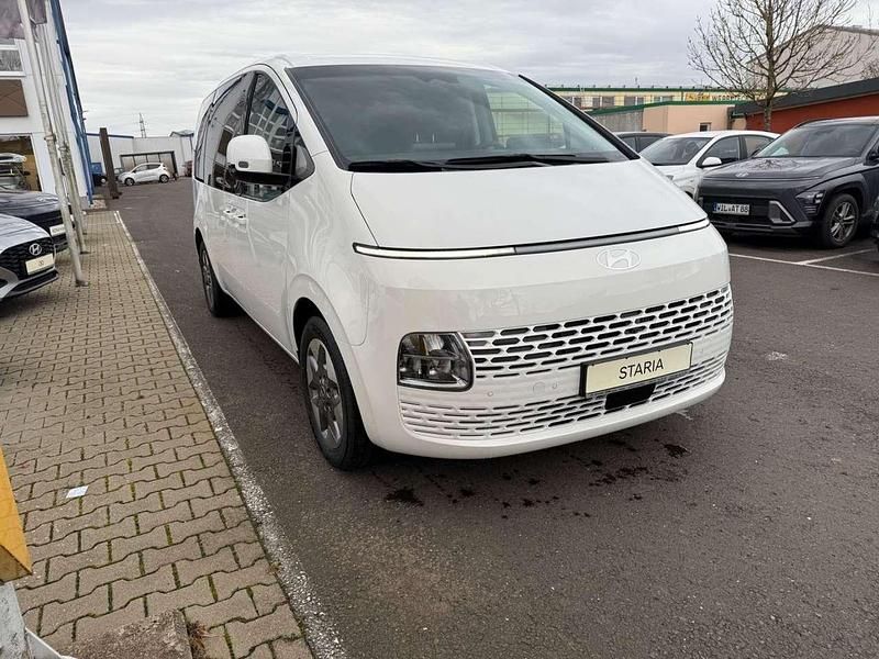 Gebraucht Hyundai Staria Trend 224 PS (164 kW) 2024 Weiß Van / Kleinbus