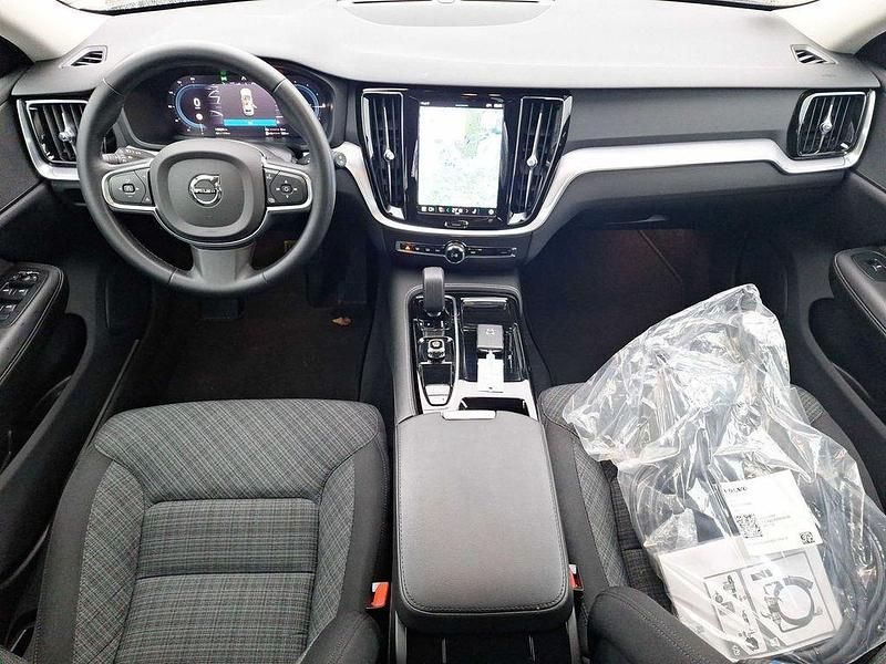 Gebraucht Volvo V60 398 PS (292 kW) 2023 Platinum grey / metallic Kombi