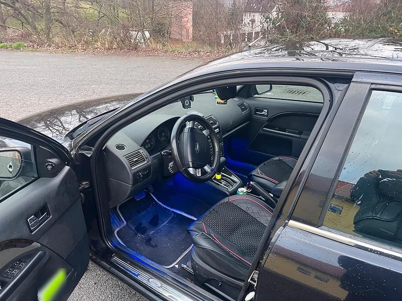Gebraucht Ford Mondeo 146 PS (107 kW) 2004 Schwarz Limousine