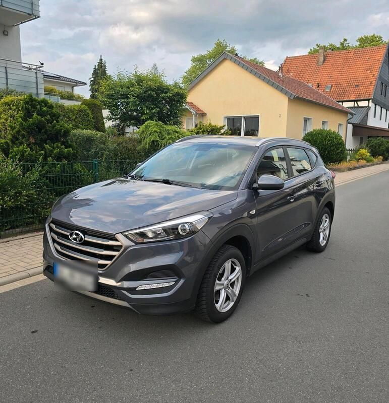 Grau Gebraucht 2017 Hyundai Tucson SUV | 13.290 € (Fairer Preis) - Bild 1/4