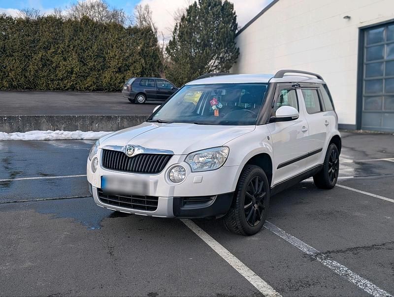 Weiß Gebraucht 2012 Skoda Yeti SUV | 4.950 € (Fairer Preis) - Bild 1/4