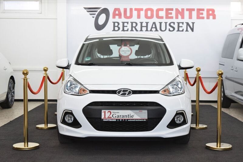 Weiß Gebraucht 2015 Hyundai i10 YES! Kleinwagen | 6.999 € (Guter Preis) - Bild 1/4