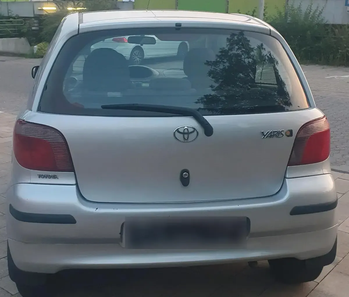 Gebraucht Toyota Yaris 68 PS (50 kW) 2000 Silber Kleinwagen