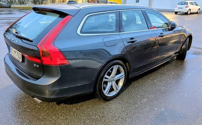Gebraucht Volvo V90 Momentum 190 PS (139 kW) 2018 Grau Kombi