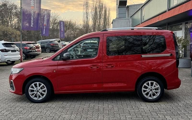 Gebraucht Ford Tourneo Connect Titanium 122 PS (89 kW) 2022 Rot Van / Kleinbus