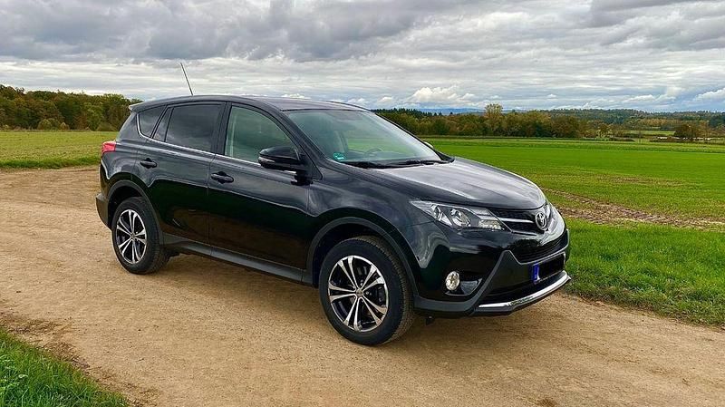 Schwarz Gebraucht 2015 Toyota RAV4 Executive SUV | 21.911 € (Teuer) - Bild 1/4