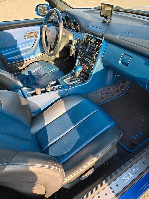 Gebraucht Mercedes SLK200 166 PS (122 kW) 2000 Blau Cabrio