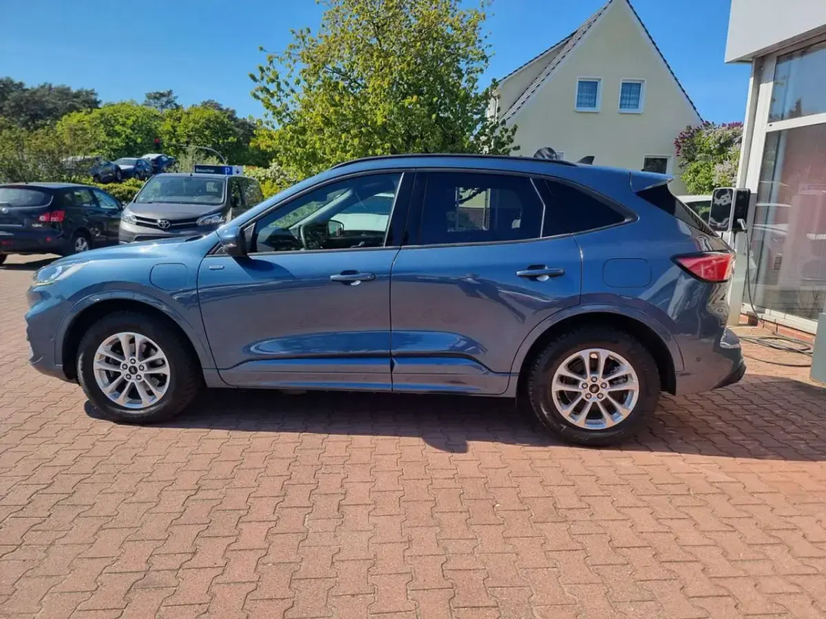 Gebraucht Ford Kuga 152 PS (111 kW) 2022 Blau SUV