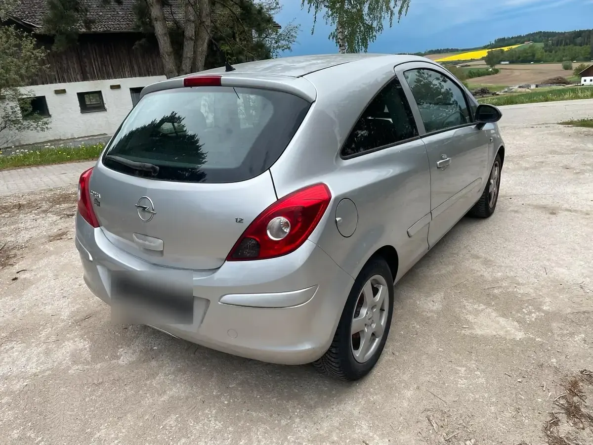 Gebraucht Opel Corsa 70 PS (51 kW) 2007 Silber Kleinwagen