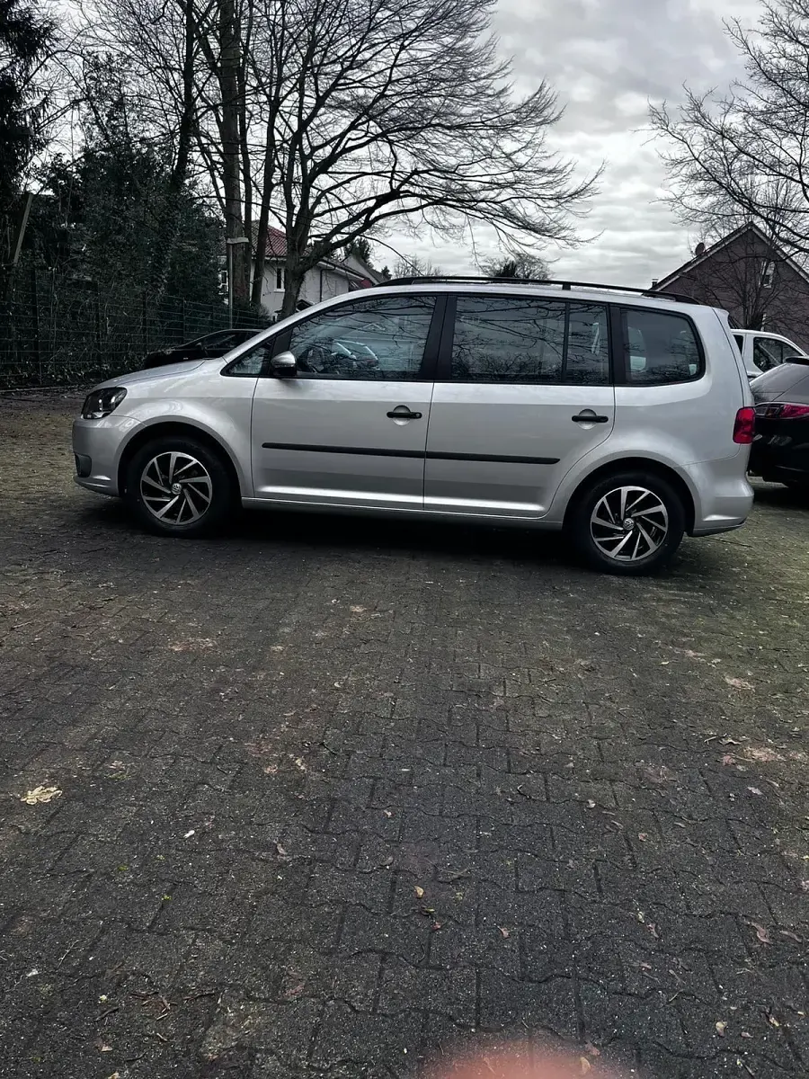 Gebraucht VW Touran 105 PS (77 kW) 2011 Grau Van / Kleinbus