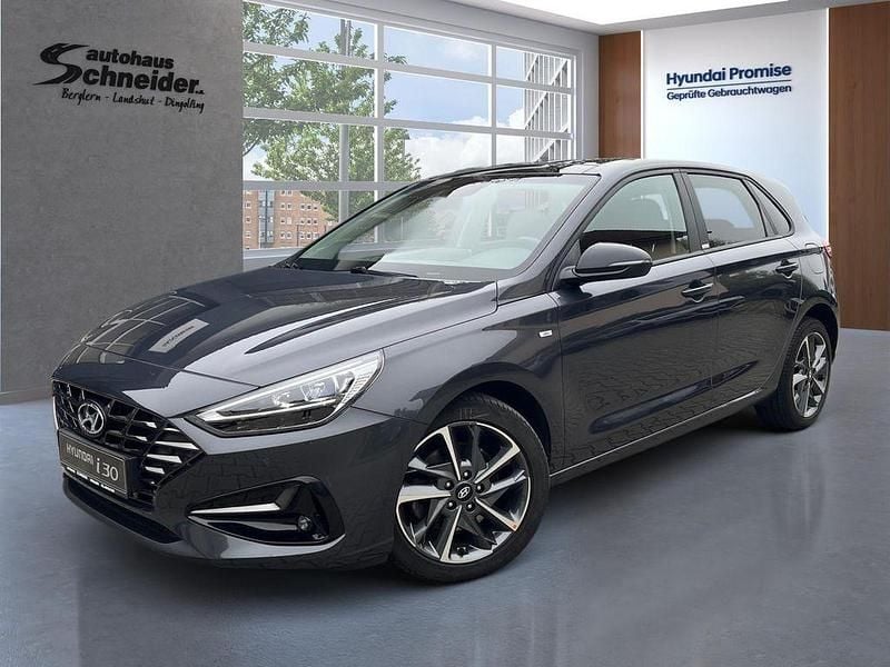 Dark knight metallic Gebraucht 2021 Hyundai i30 Edition 30+ Limousine | 16.990 € (Fairer Preis) - Bild 1/4